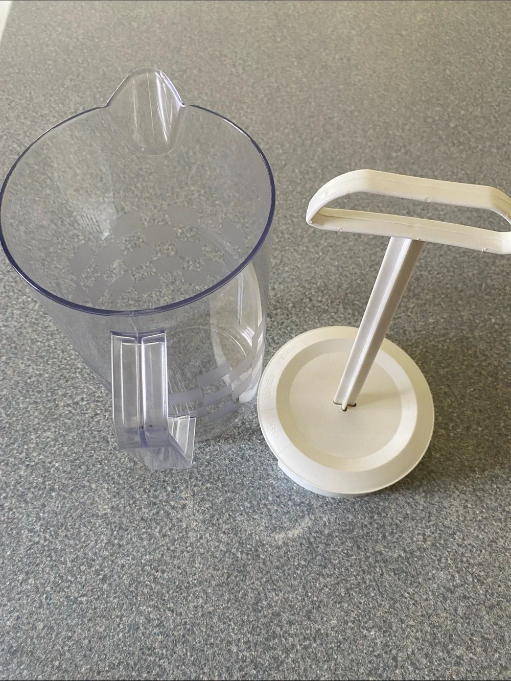 Pampered Chef Clear Plastic Pitcher with a White Infuser - Home Kitchen